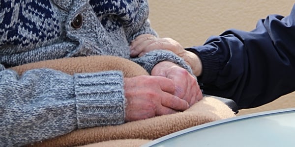 How to Identify the Signs of Dementia in a Loved One