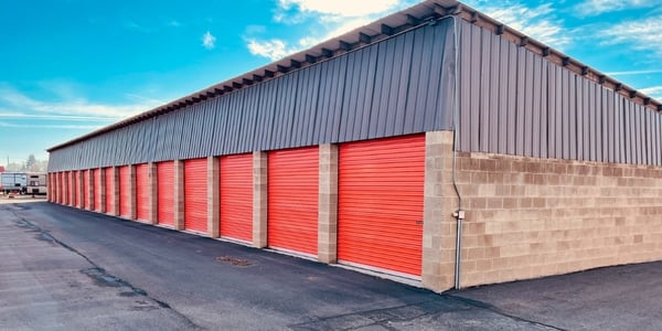 Pros and Cons of Renting a Storage Unit When Downsizing
