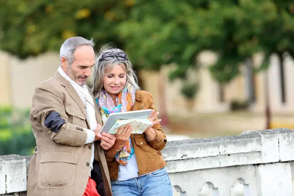 Senior couple of tourists on a trip (2)