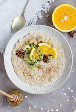high fiber breakfast bowl with oatmeal and fruit