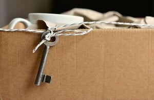 packing moving box and key